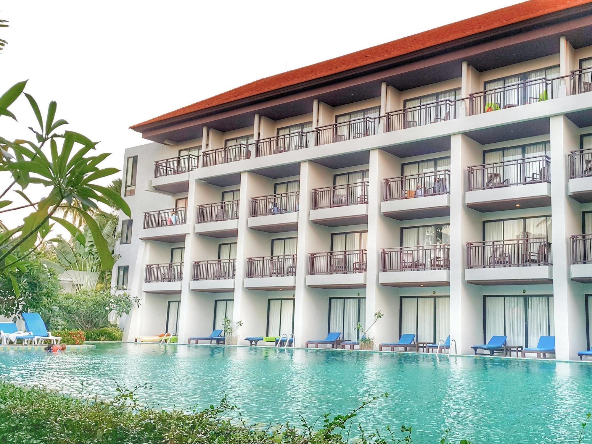 D Varee Mai Khao Beach Exteriör bild