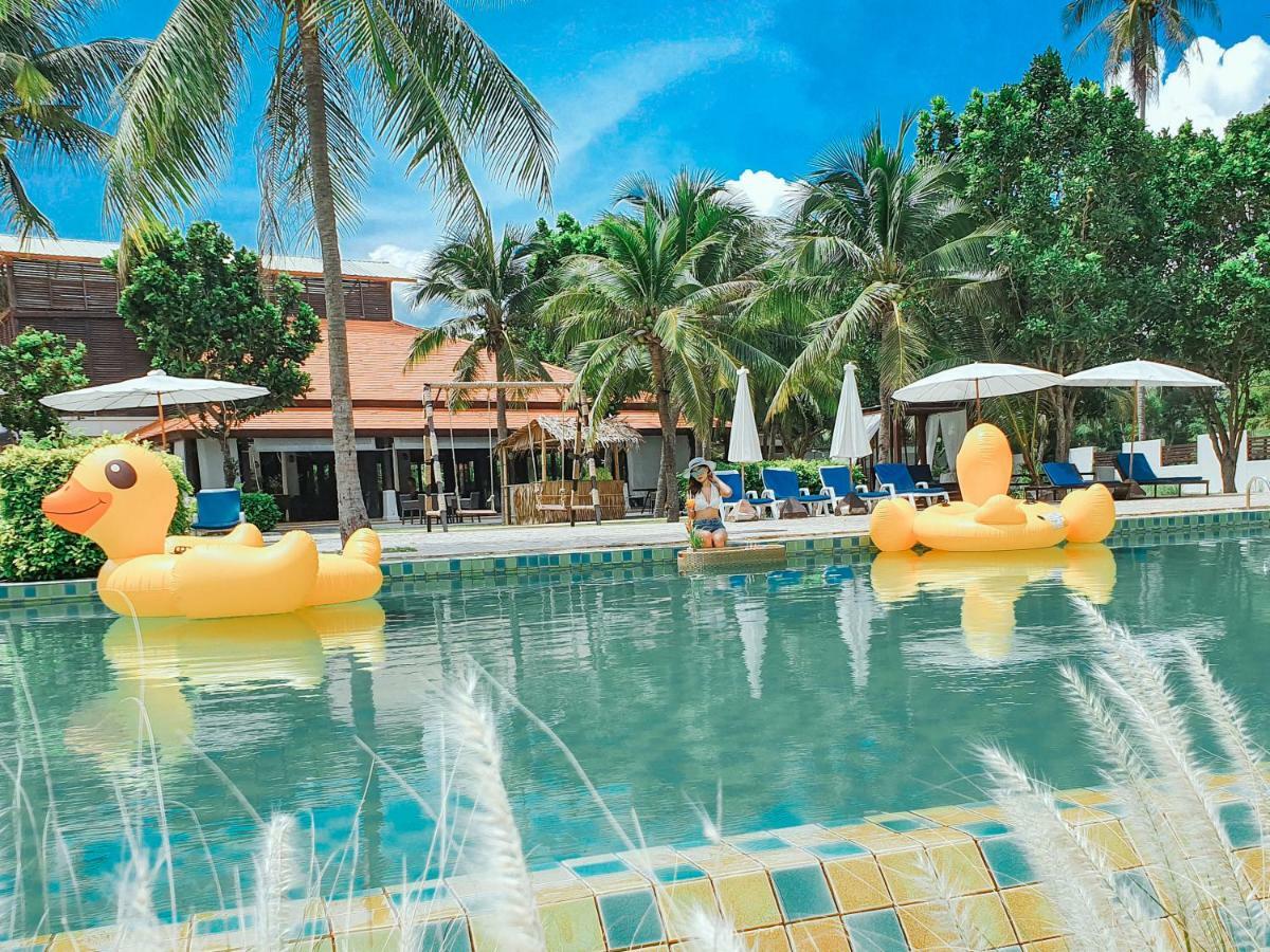 D Varee Mai Khao Beach Exteriör bild
